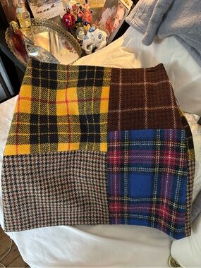 Only worn once Weekend Max Mara mini skirt in size 2!